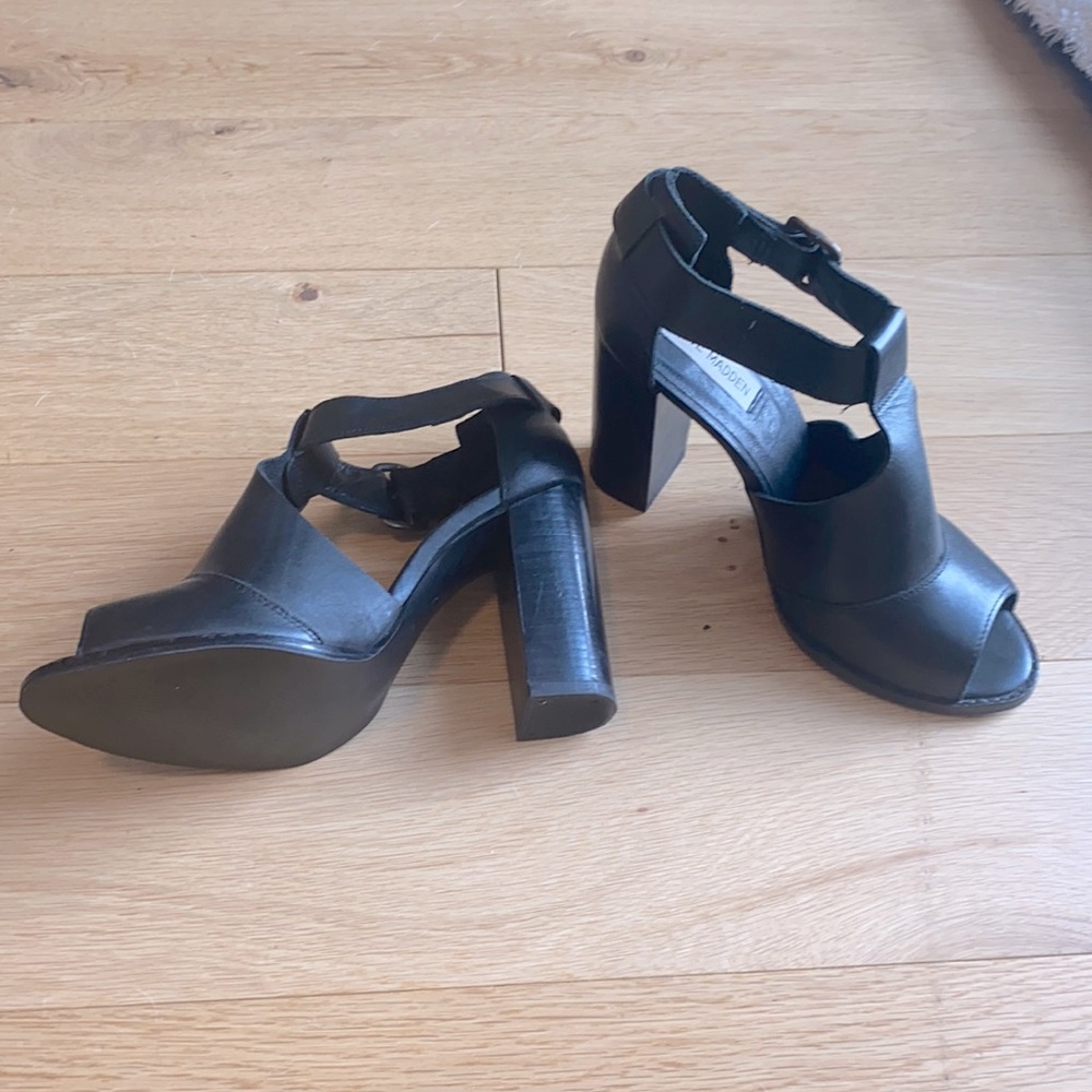 Steve Madden open toe buckle sandal bootie